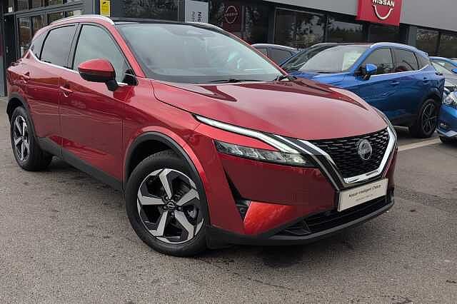 Nissan Qashqai 1.3 DiG-T MH N-Connecta 5dr with Glass Roof