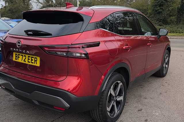 Nissan Qashqai 1.3 DiG-T MH N-Connecta 5dr with Glass Roof