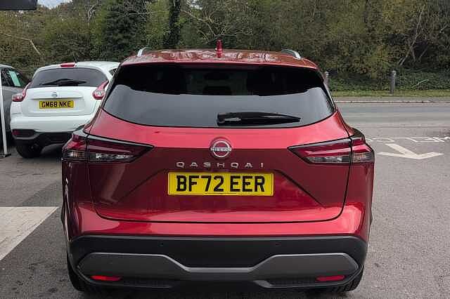 Nissan Qashqai 1.3 DiG-T MH N-Connecta 5dr with Glass Roof