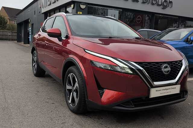 Nissan Qashqai 1.3 DiG-T MH N-Connecta 5dr with Glass Roof