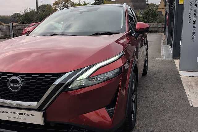 Nissan Qashqai 1.3 DiG-T MH N-Connecta 5dr with Glass Roof