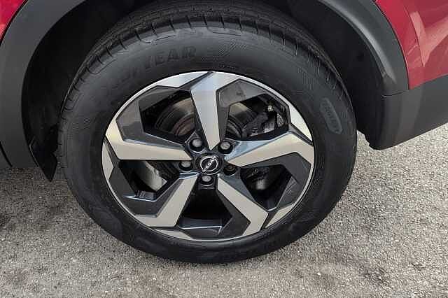 Nissan Qashqai 1.3 DiG-T MH N-Connecta 5dr with Glass Roof