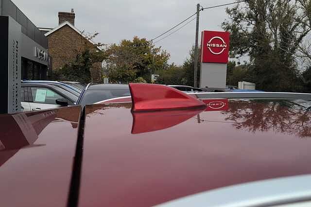 Nissan Qashqai 1.3 DiG-T MH N-Connecta 5dr with Glass Roof