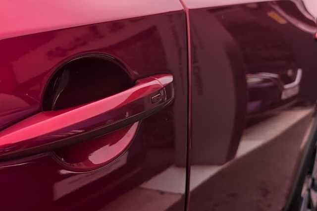 Nissan Qashqai 1.3 DiG-T MH N-Connecta 5dr with Glass Roof