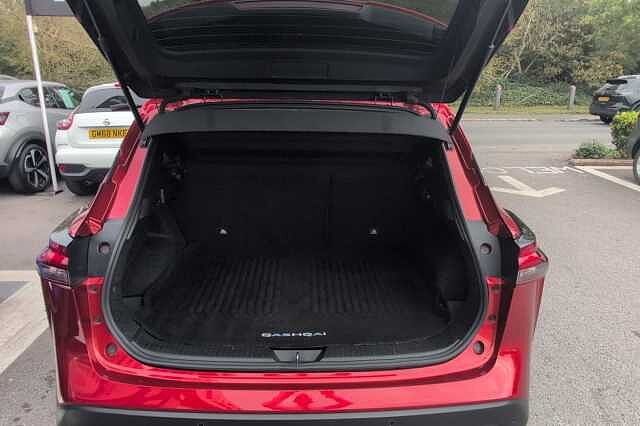 Nissan Qashqai 1.3 DiG-T MH N-Connecta 5dr with Glass Roof