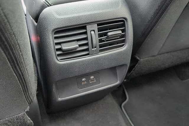 Nissan Qashqai 1.3 DiG-T MH N-Connecta 5dr with Glass Roof