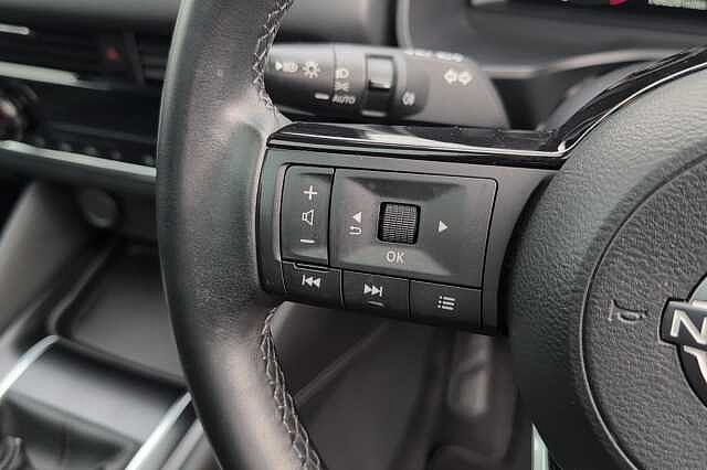 Nissan Qashqai 1.3 DiG-T MH N-Connecta 5dr with Glass Roof