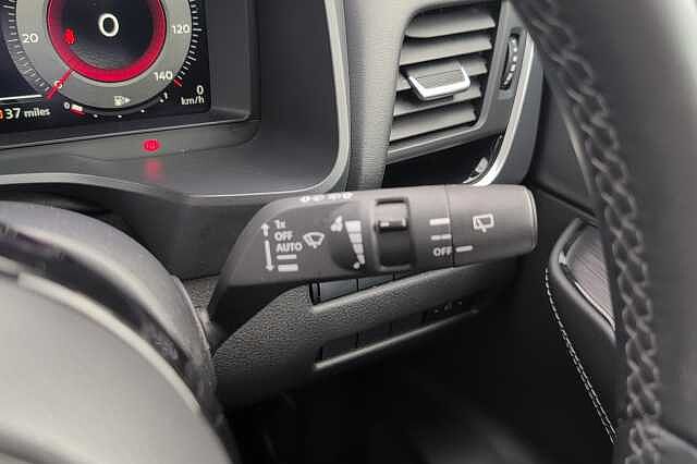 Nissan Qashqai 1.3 DiG-T MH N-Connecta 5dr with Glass Roof